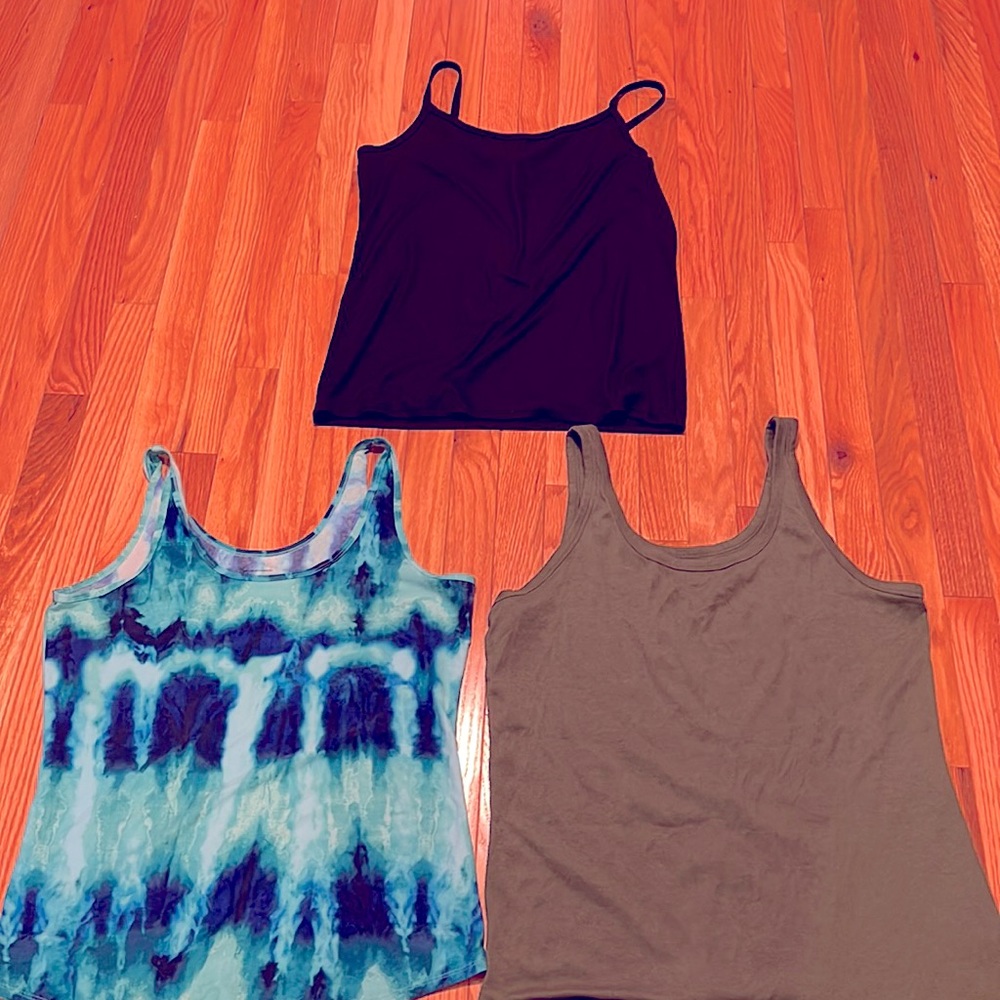Tanks Hunter green and black xxxl and tie die xxl